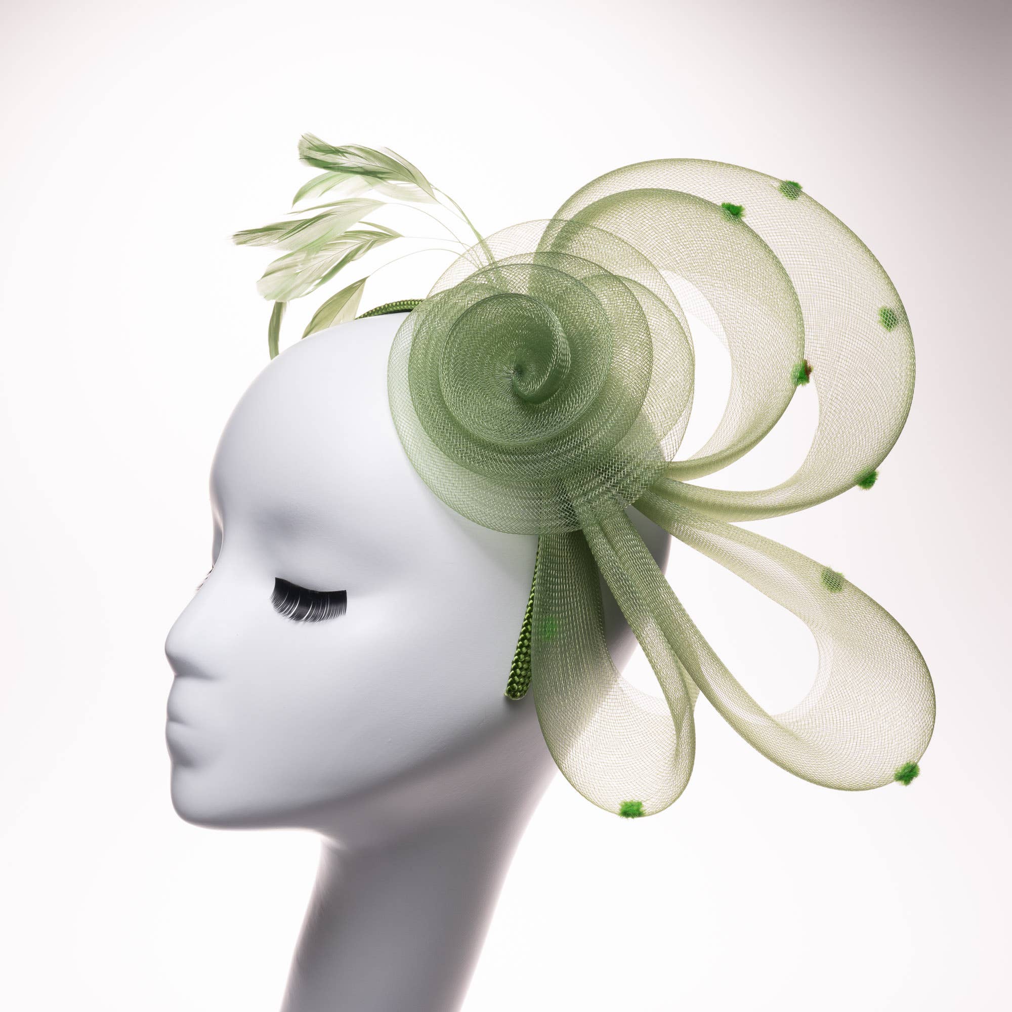 KaKyCo - Venta al por mayor Tocado - Mujer - Fascinador de cóctel con lazo de flor de crinolina y pluma | 5610H2