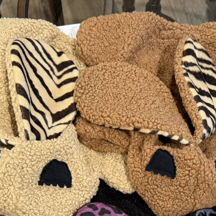 Whiskers 'n Paws Unique Pet Gifts, LLC – Engroshandel Tøjdyr - Hund – Franny Pet Nanny blød plysdyr til kæledyr med familiens duft (FTPN-033)1