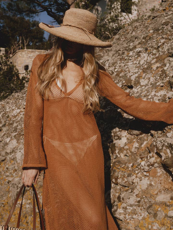 Chiara camel strikkekjole for engroshandel hos BAHAAR