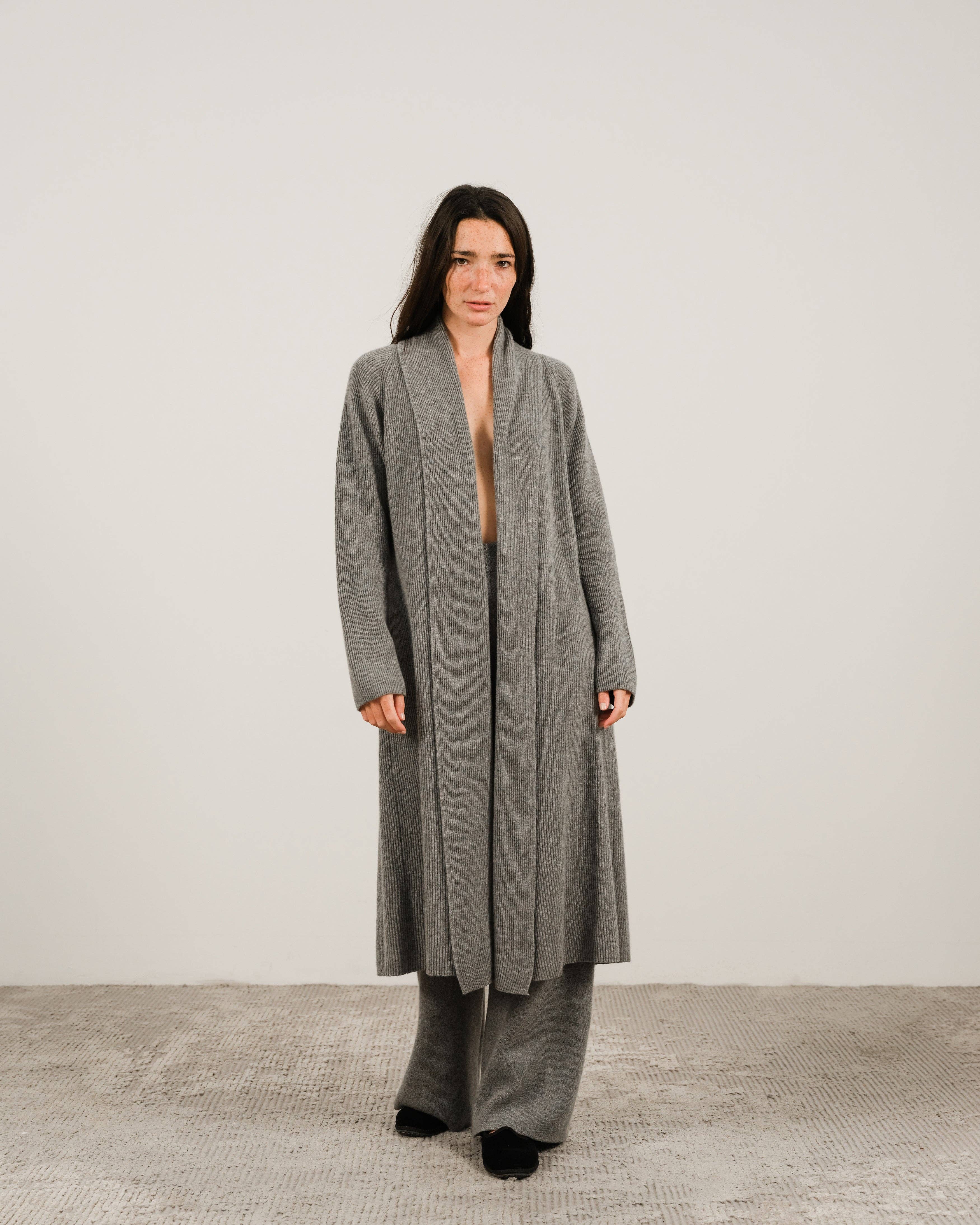 Lèmme – Großhandel Strickjacke – Damen – Maxi-Cardigan mit Schalkragen aus Kaschmirmischung4