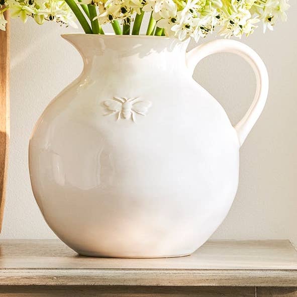 Cruche en grès avec abeilles - Grande pour la vente par Sophie Allport