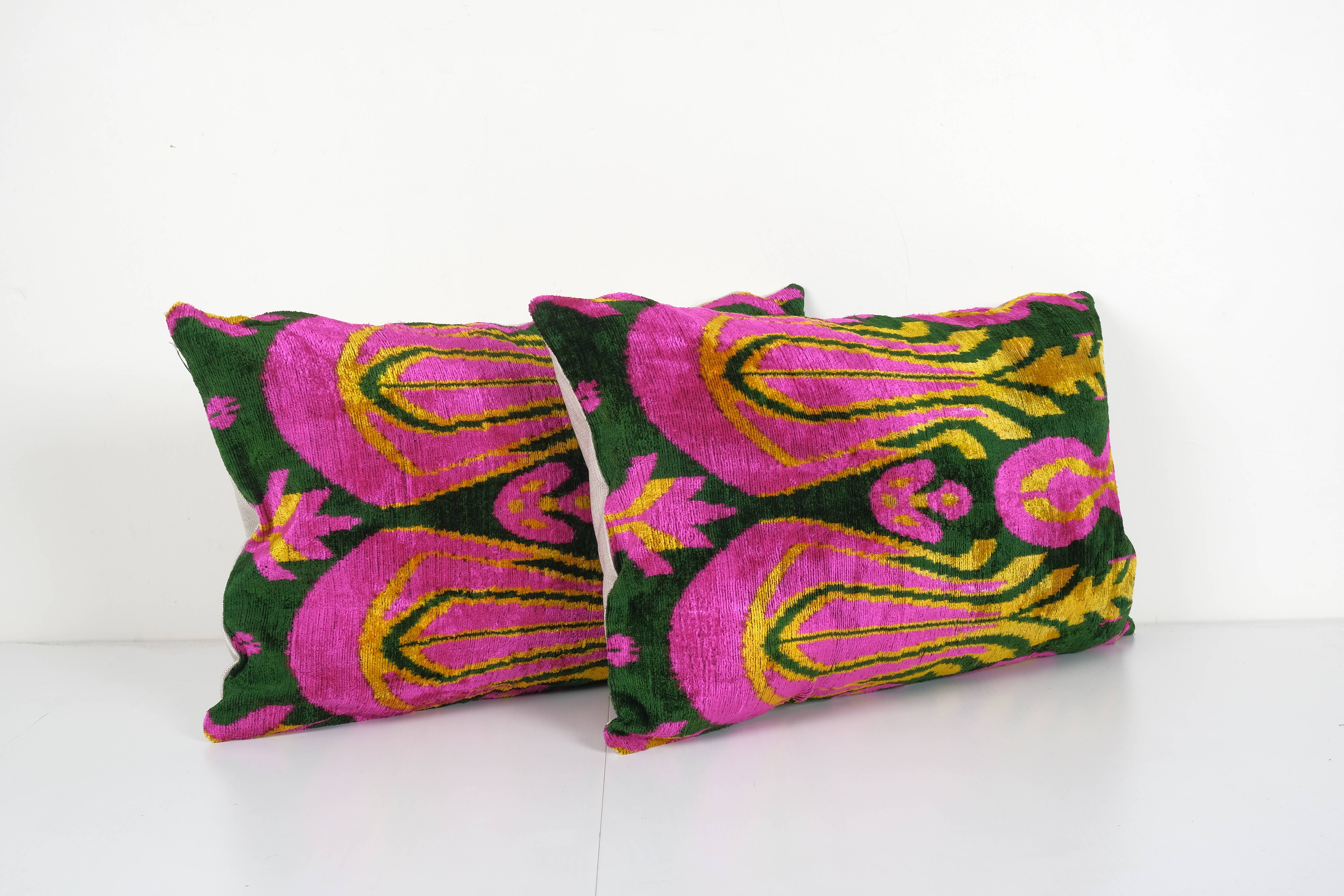 Vintage Pillows Store – wholesale Svankstödskudde – Uppsättning av två rosa siden Ikat kudde med tulpan mönster2