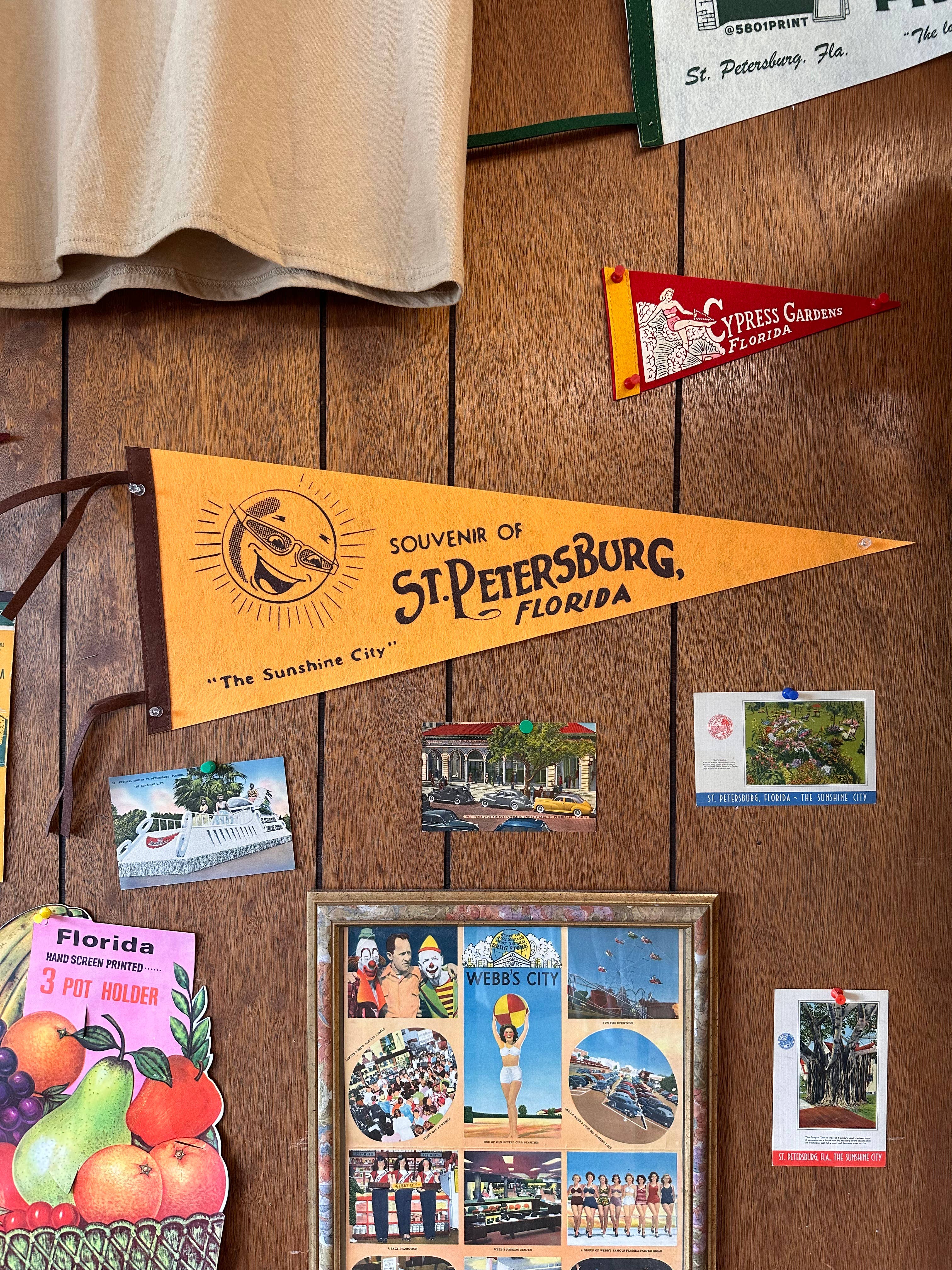 5801 Print House - Wholesale Flag - Custom Souvenir Pennant1