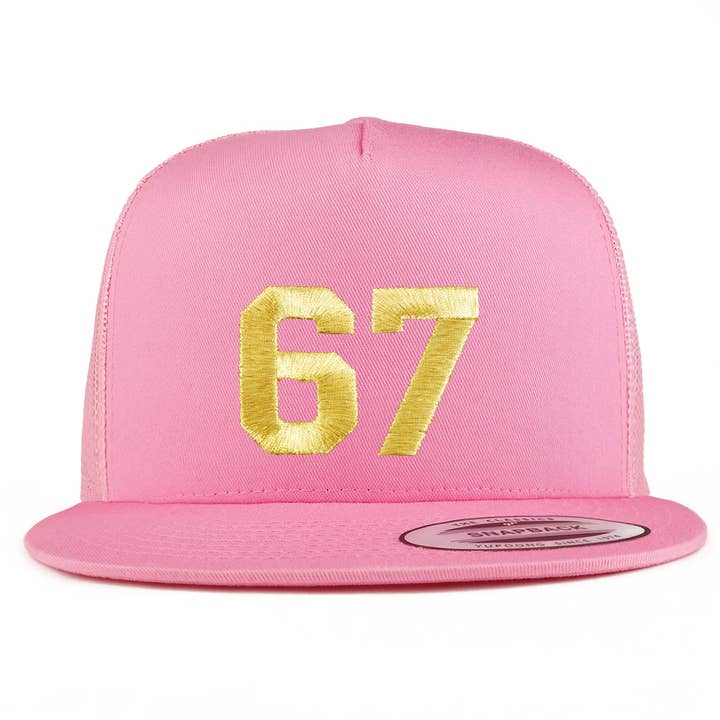Nummer 67 Goud Draad Geborduurde Platte Klep Trucker Pet voor wholesale door Trendy Apparel Shop