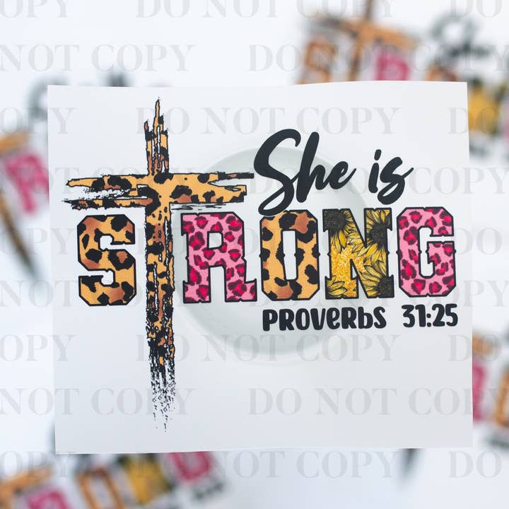 Elle est forte Transfert DTF croisé pour la vente par tee and shirts