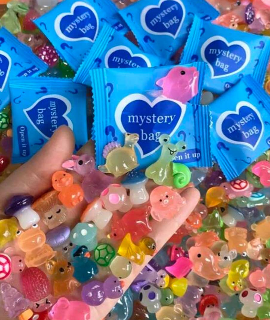 Moon River Designs - Wholesale Gag Gift/Novelty Gift - Glow in the Dark Acrylic Mix Animals Mystery Bags1