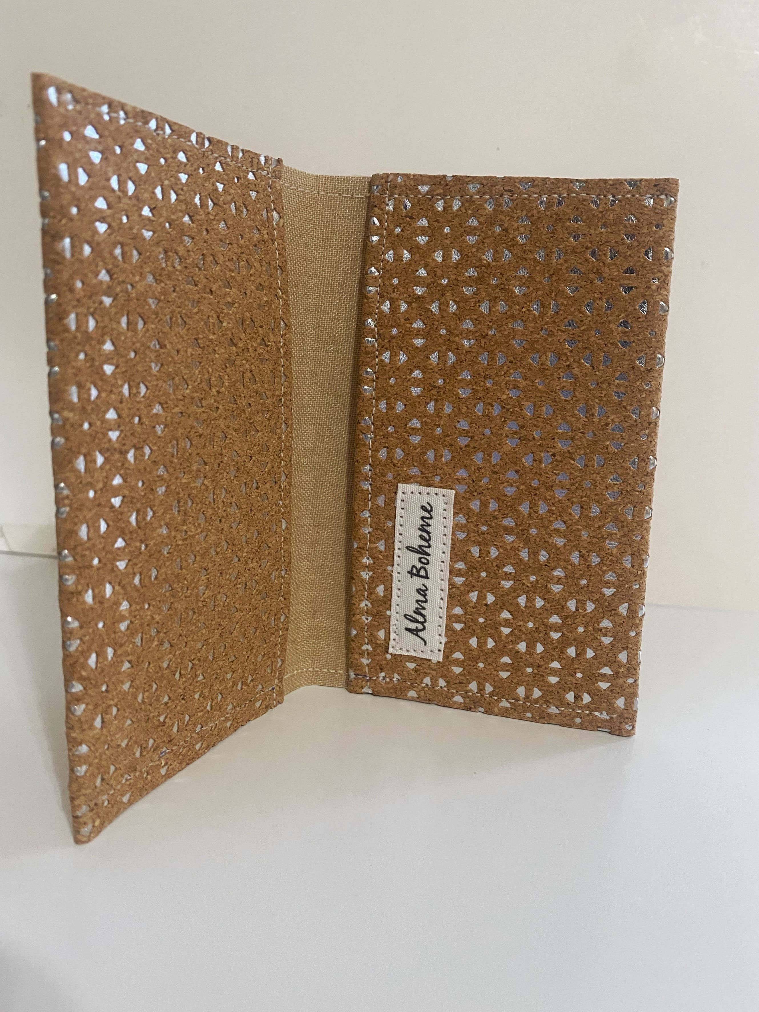 Alma Boheme Handmade - Vente Portefeuille – femme - Portefeuille pliant en liège avec motifs nature - Porte-cartes16