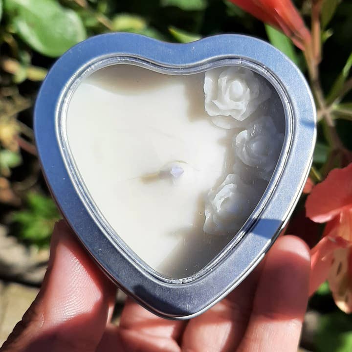 Heart Candle in tin for wholesale by Nadia Vicente