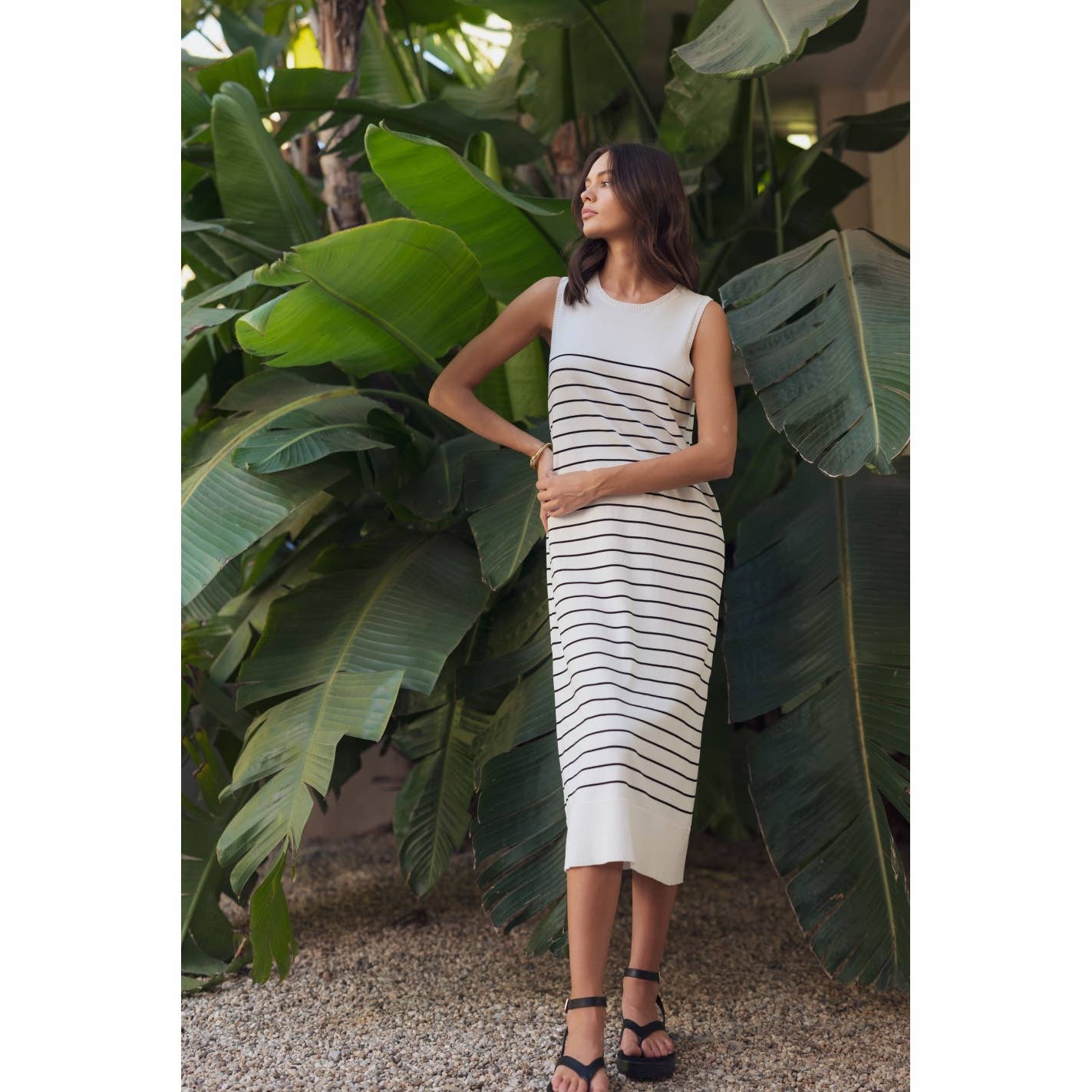 FUN2FUN - Vendita all'ingrosso Vestito - Donna - Abito midi senza maniche a righe con scollo rotondo.4