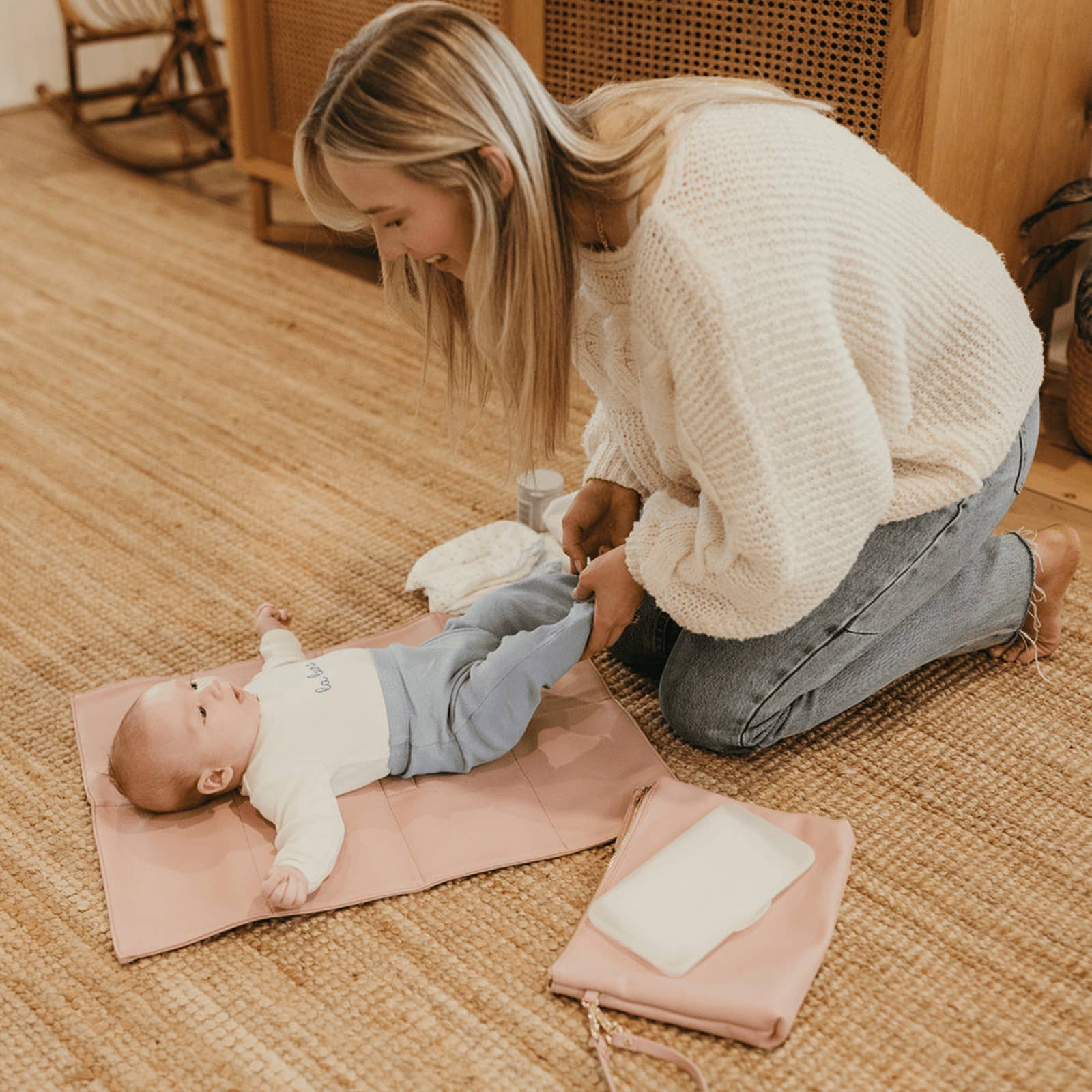OiOi – Großhandel Wickeltasche – Baby – Wickeltasche aus rosafarbenem veganem Leder1