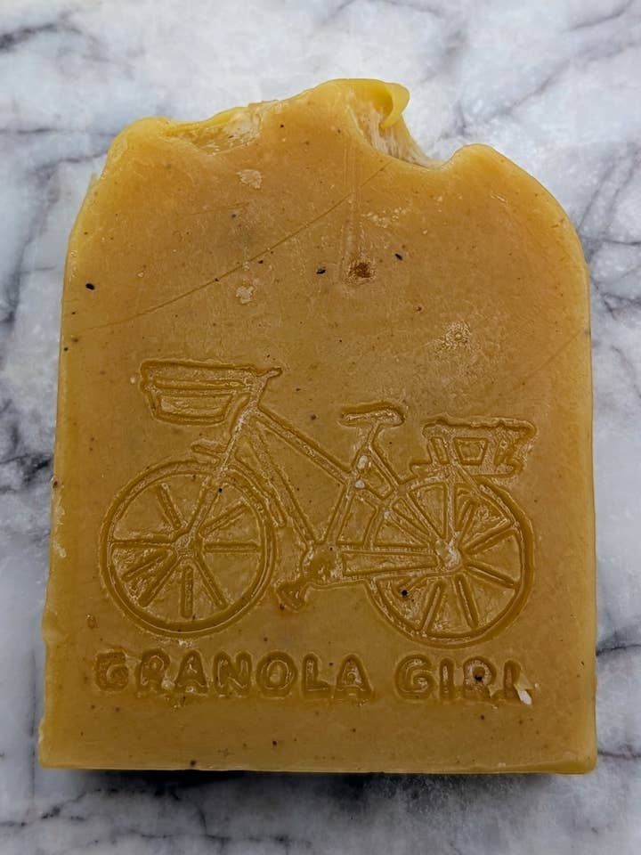 Nakna tvålar - Bee Bar för wholesale av Granola Girl Skincare