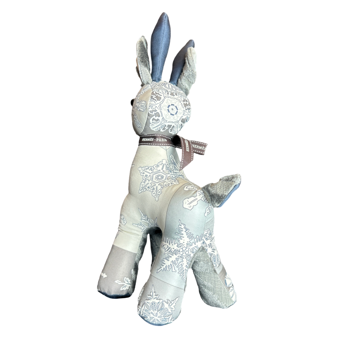 Vintage Luxe Up - Wholesale Decorative Figurine - Feux d'Hiver Vintage Silk Scarf Guide Reindeer2