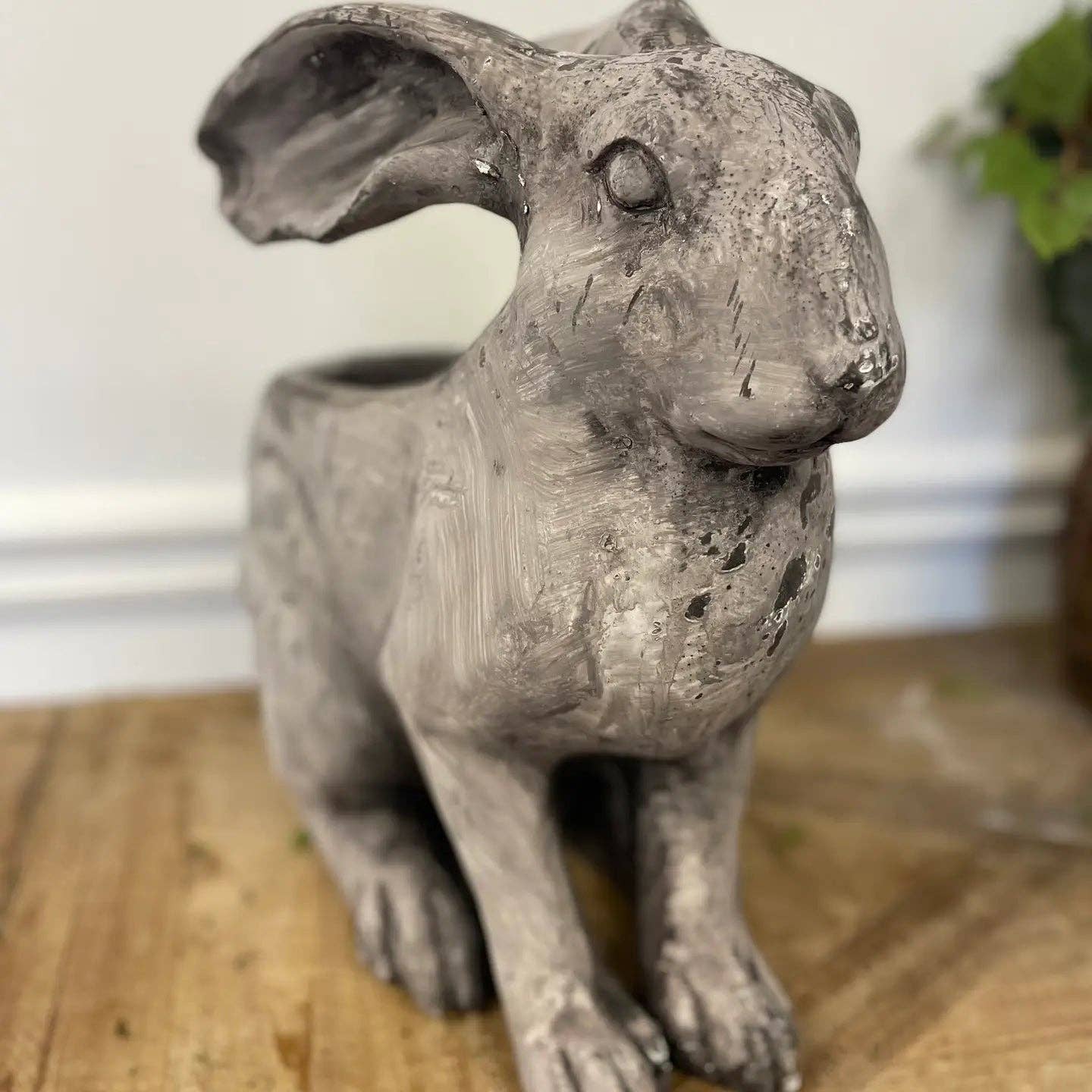 Vagabond Vintage – wholesale Kruka – Liten planteringskruka i resin formad som kanin2