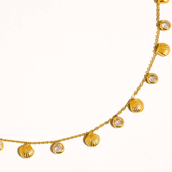 Ouro amarelo Colar com Pingente de Concha CZ em Ouro 18K Não Oxidável Sylvain para venda a revendedores na Faire3