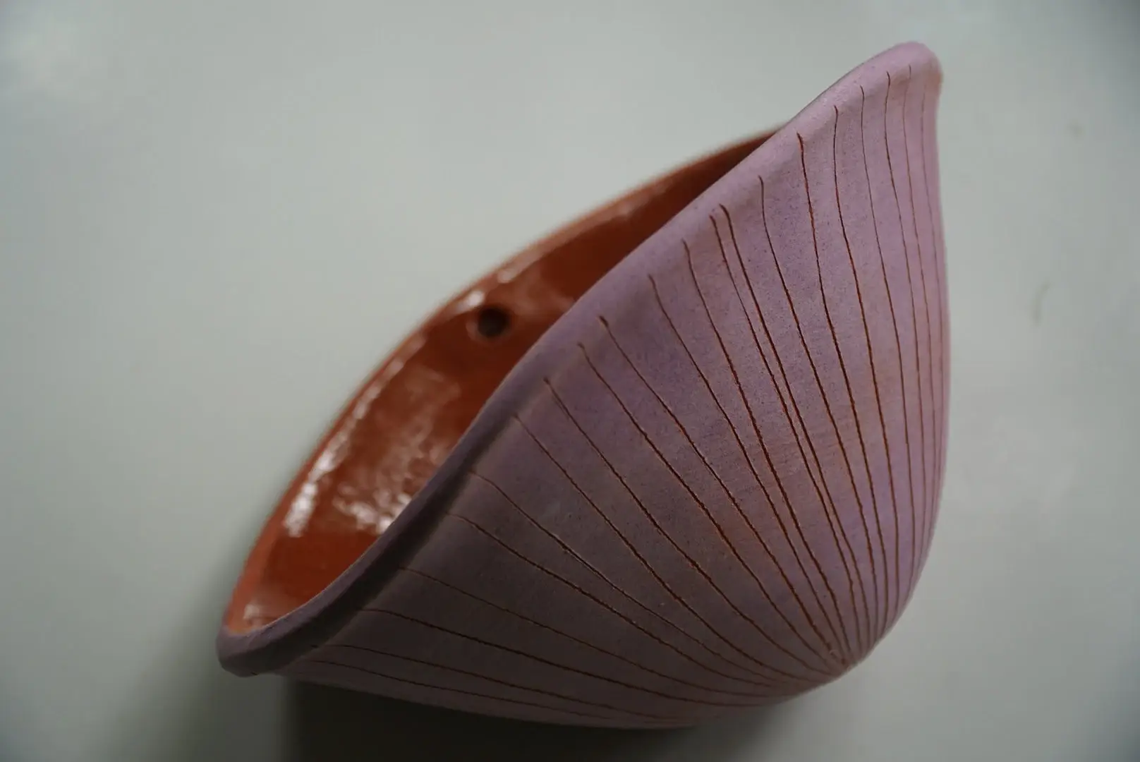 Half Light Honey – wholesale Wall planter – Vertical Line Wall Pocket in Purple & Terracotta2