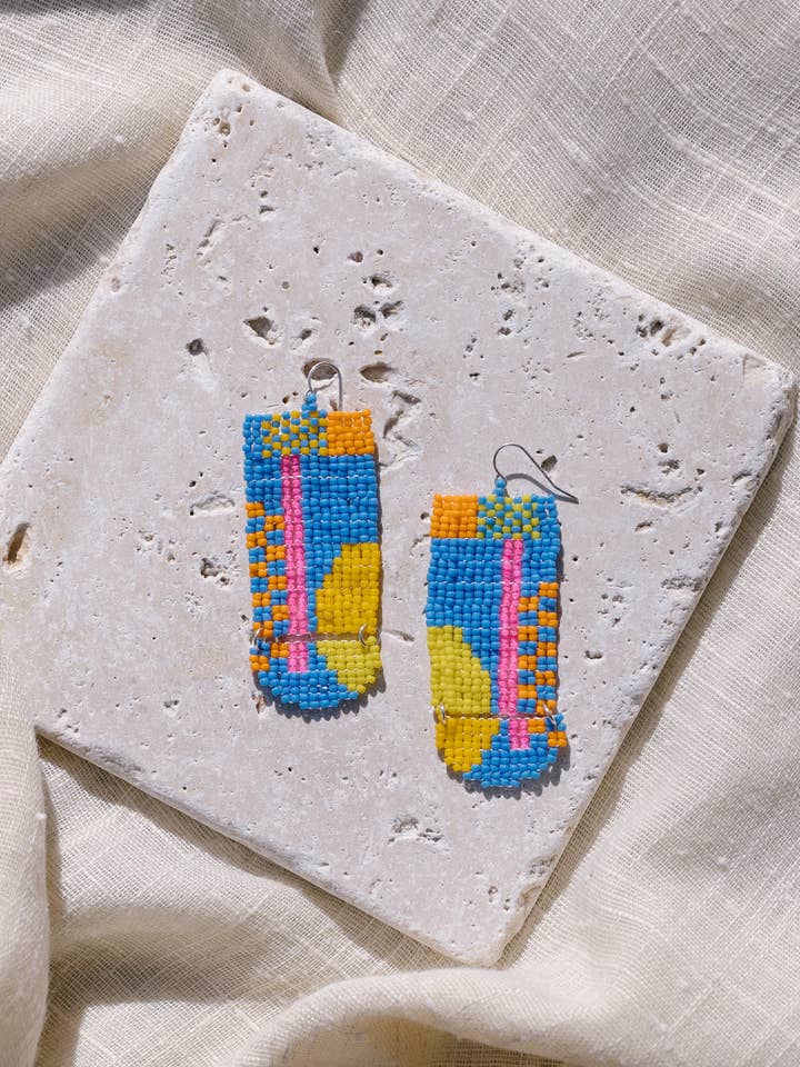 Boucles d'oreilles en perles Barbie pour la vente par Weave Gold