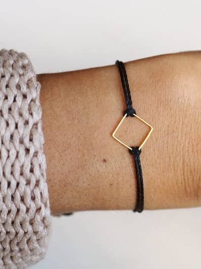 Delicate bracelet with square center piece for wholesale by Positiva Jewelry