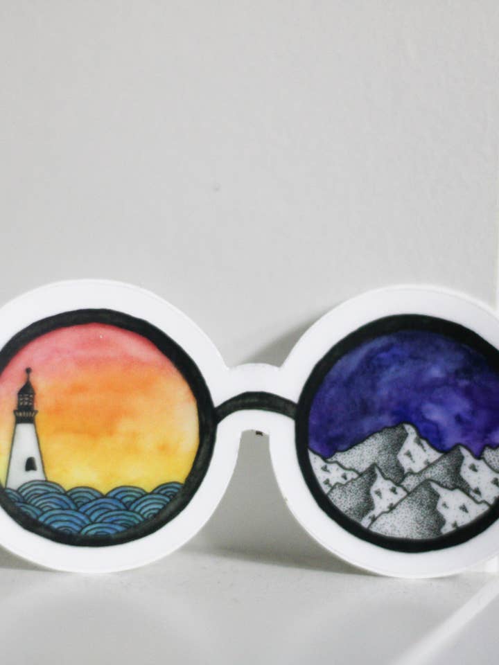 Maine Mountain & Lighthouse Solbriller | Akvarel klistermærke for engroshandel hos Scribbles and Doodlez