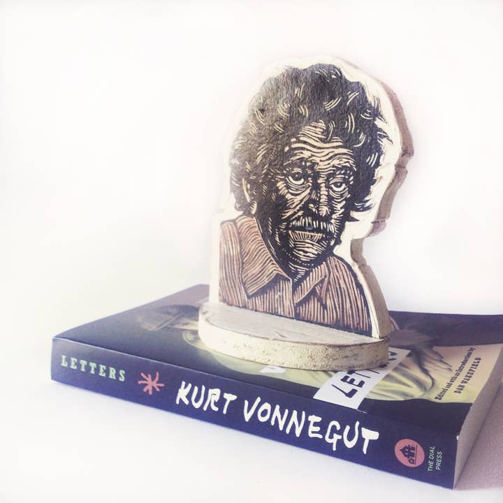 Serre-livres Kurt Vonnegut pour la vente par Horse & Hare
