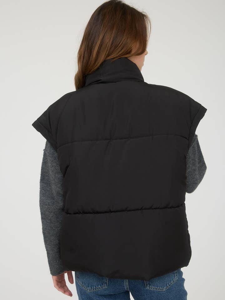 Blu Pepper - Wholesale Outerwear Vest - Women's - OVERSIZED SNAP BUTTON PUFFER VEST 1