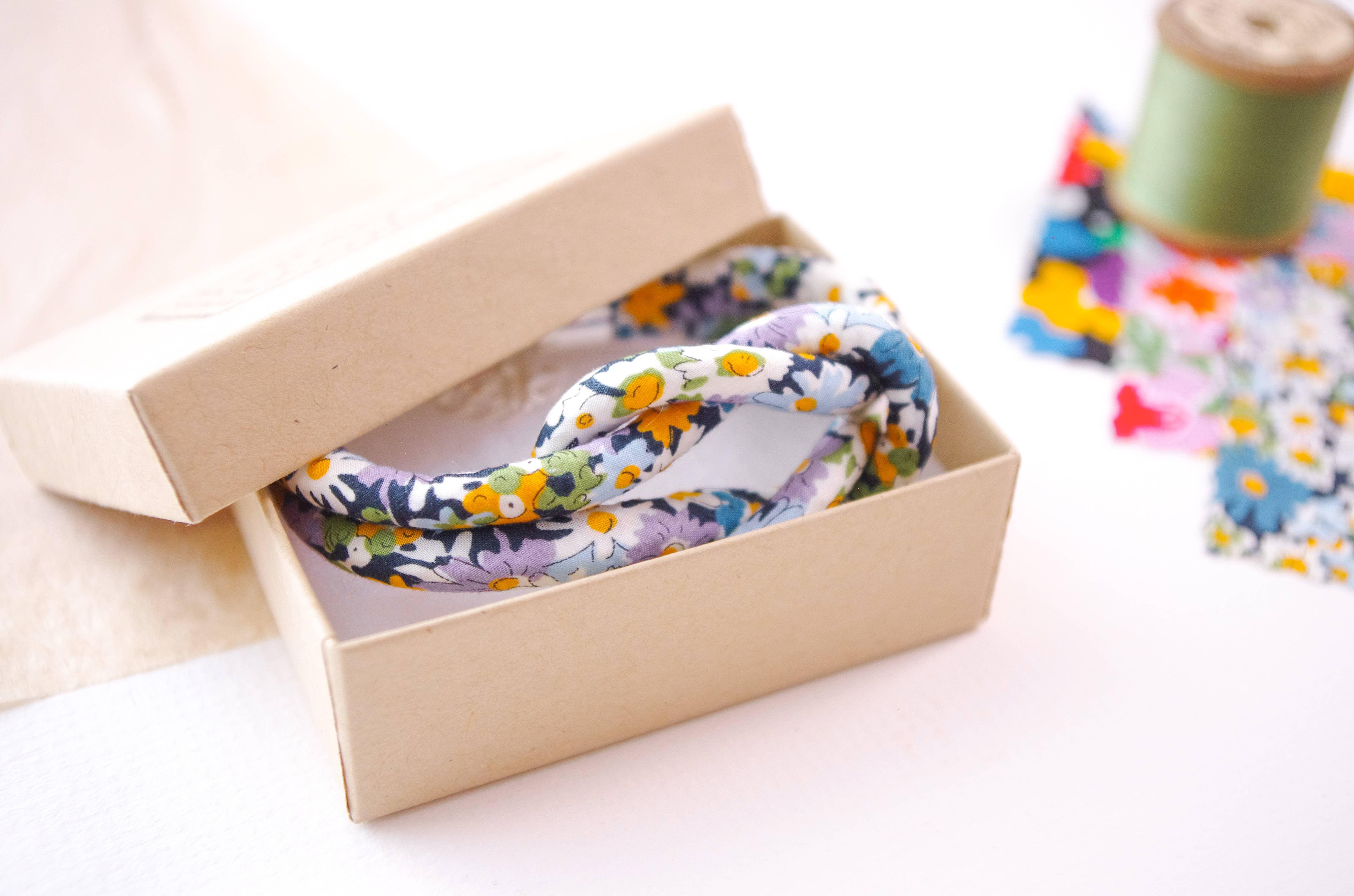 Bunny Bosworth – wholesale Woven/braided bracelet – Reef Knot Bracelet in Liberty Print Fabric - Deco Florals4