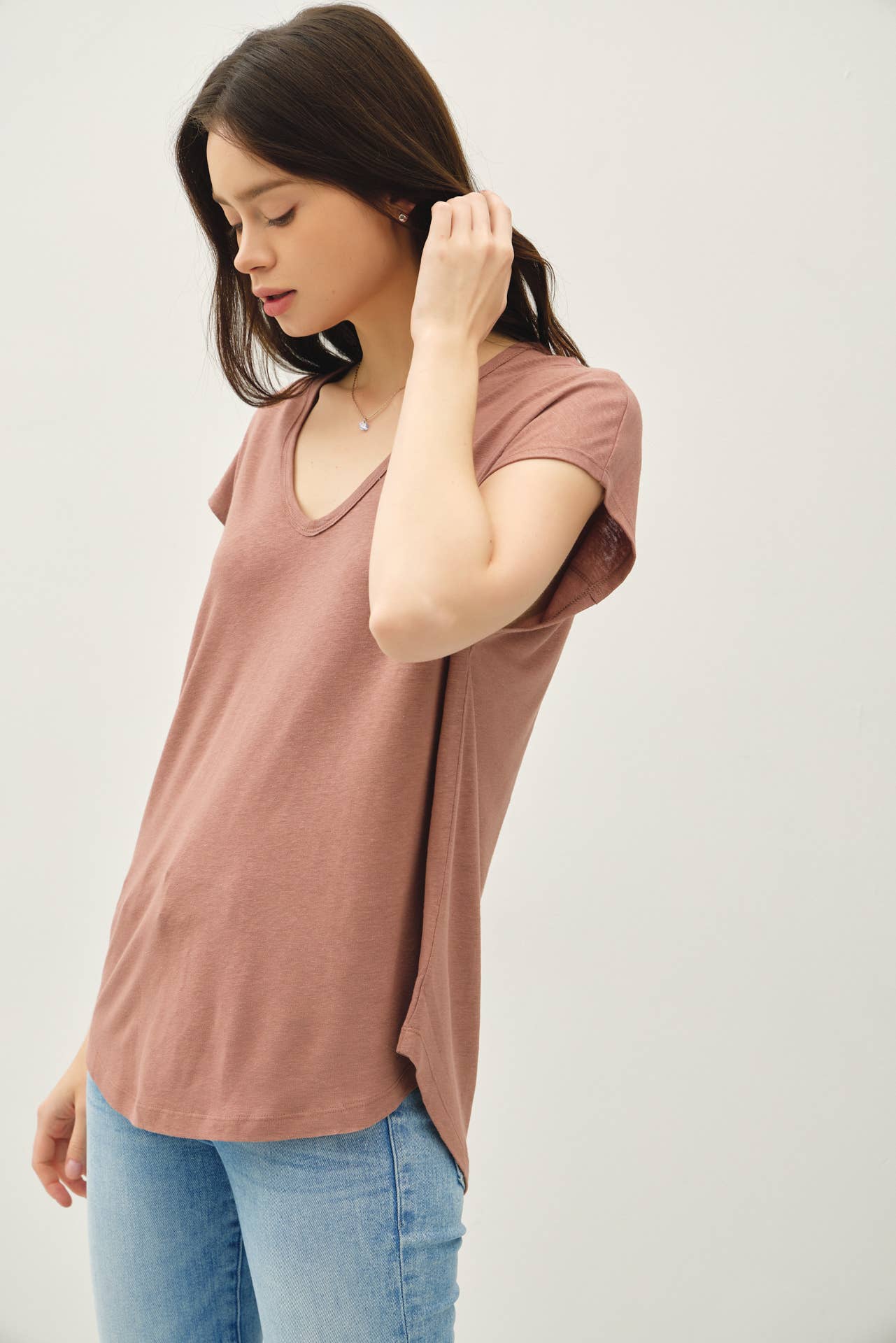 Be Cool - Wholesale T-Shirt - Women's - BACK RAW EDGE DETAILED V-NECK LINEN TEE22