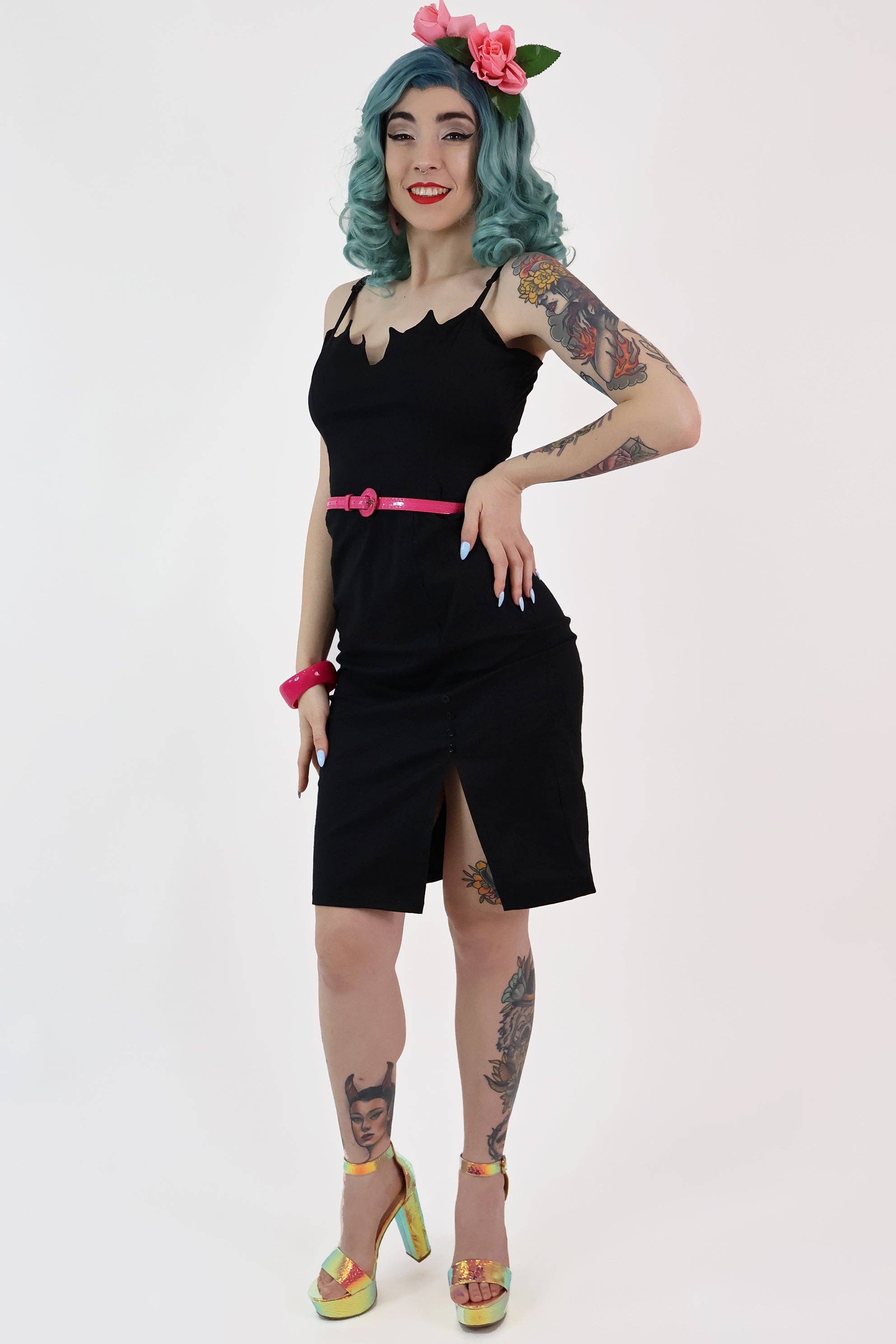 BONSAI KITTEN – Großhandel Kleid – Damen – Buffy schwarzes Wiggle-Kleid mit Fledermaus-Ausschnitt3