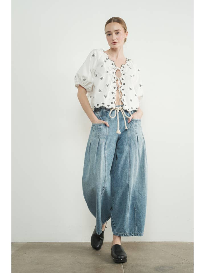 MEDIUM WASH MAP3209 WIDE BARREL DRAWSTRING WAIST JEANS for wholesale on Faire