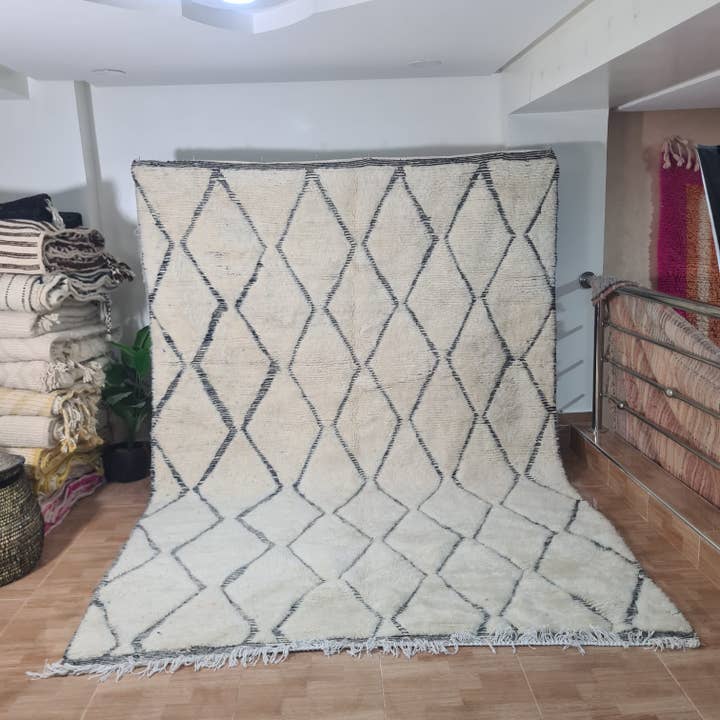 Autentico Tappeto in Lana Beni Ourain Annodato a Mano 150×250 cm 270 per la vendita all'ingrosso da parte di Maroccarpets Poufs and pillows wholesale +31648976894