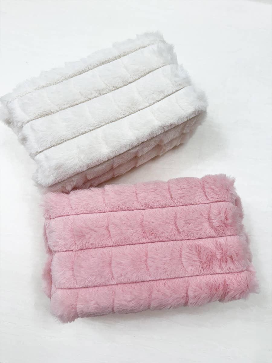 Love and Repeat - Vente Trousses de maquillage/cosmétique - Pochette à cosmétiques matelassée en fausse fourrure0