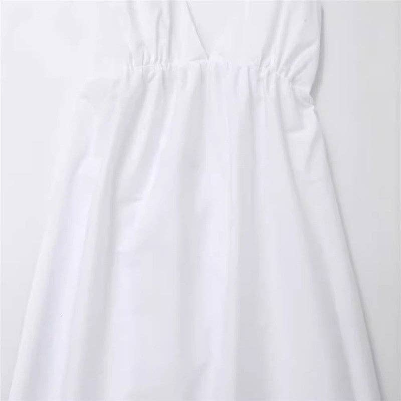 BLANC Robe simple à bretelles en V avec dos nu en vente sur Faire7