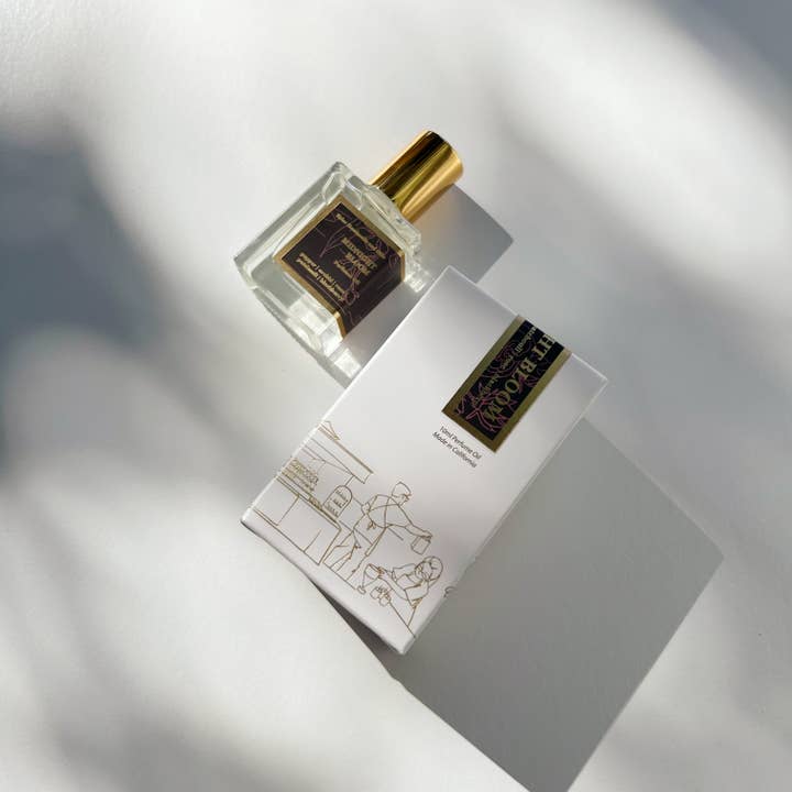 Minuit en Fleurs - Huile de Parfum Roll-On (avec Nouvelle Boîte d'Emballage) pour la vente par Kyler Handcrafts and Gifts