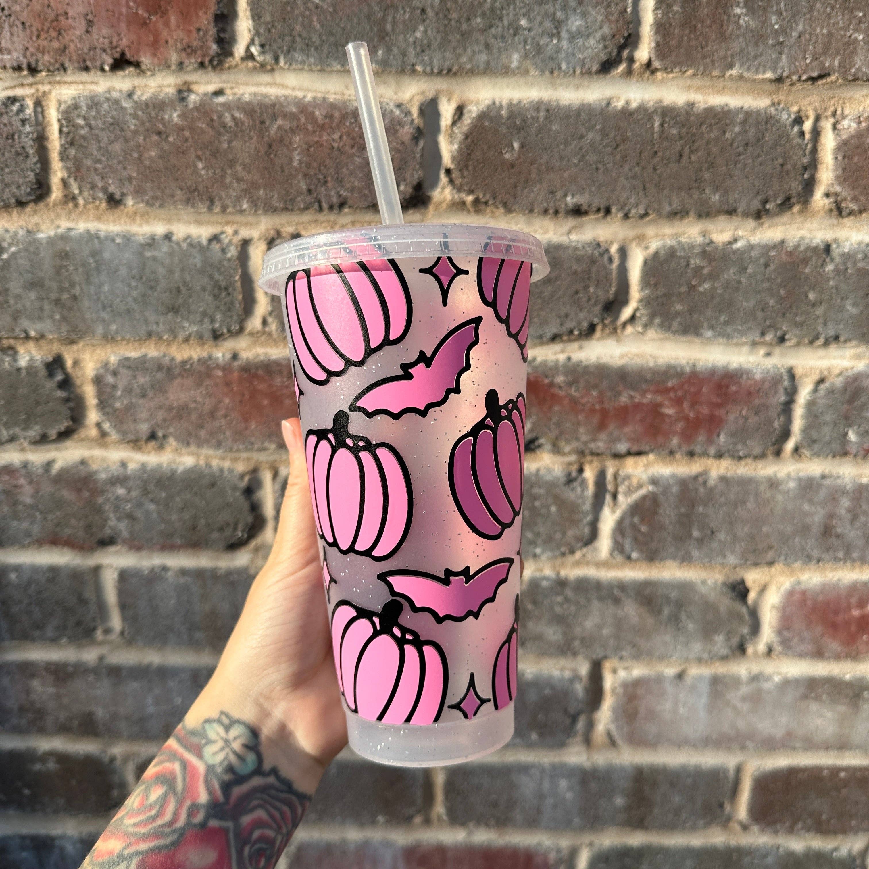 WinsterCreations™ - Vente Gourde/bouteille isotherme - Gobelet à imprimé citrouille et chauve-souris Venti Cold Cup 24 oz pour Halloween, automne, avec paille2