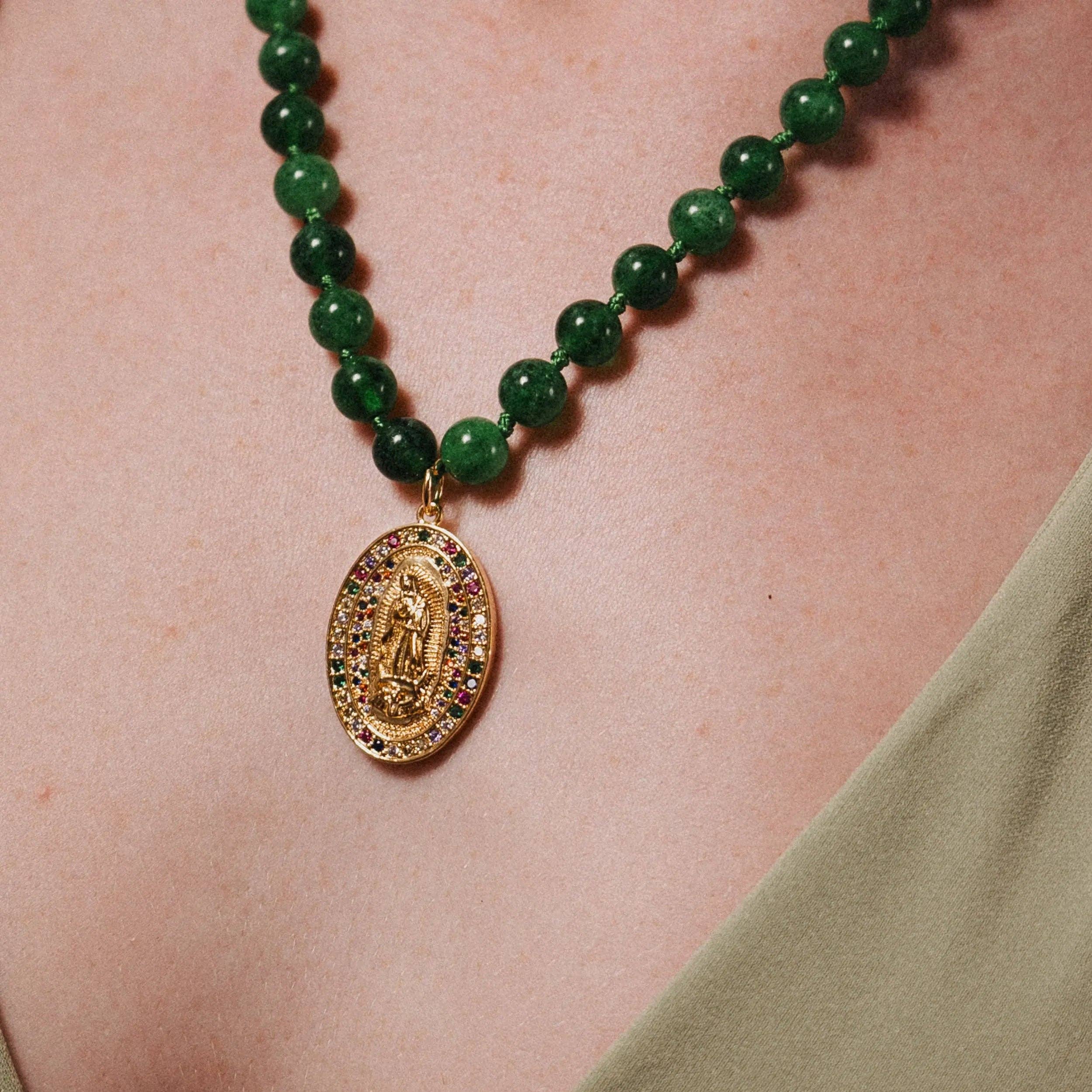 PHOEBE´S – wholesale Hänge-/berlockhalsband – Jungfru Maria Halsband, Naturlig Stenkedja, Handgjord Gåva4