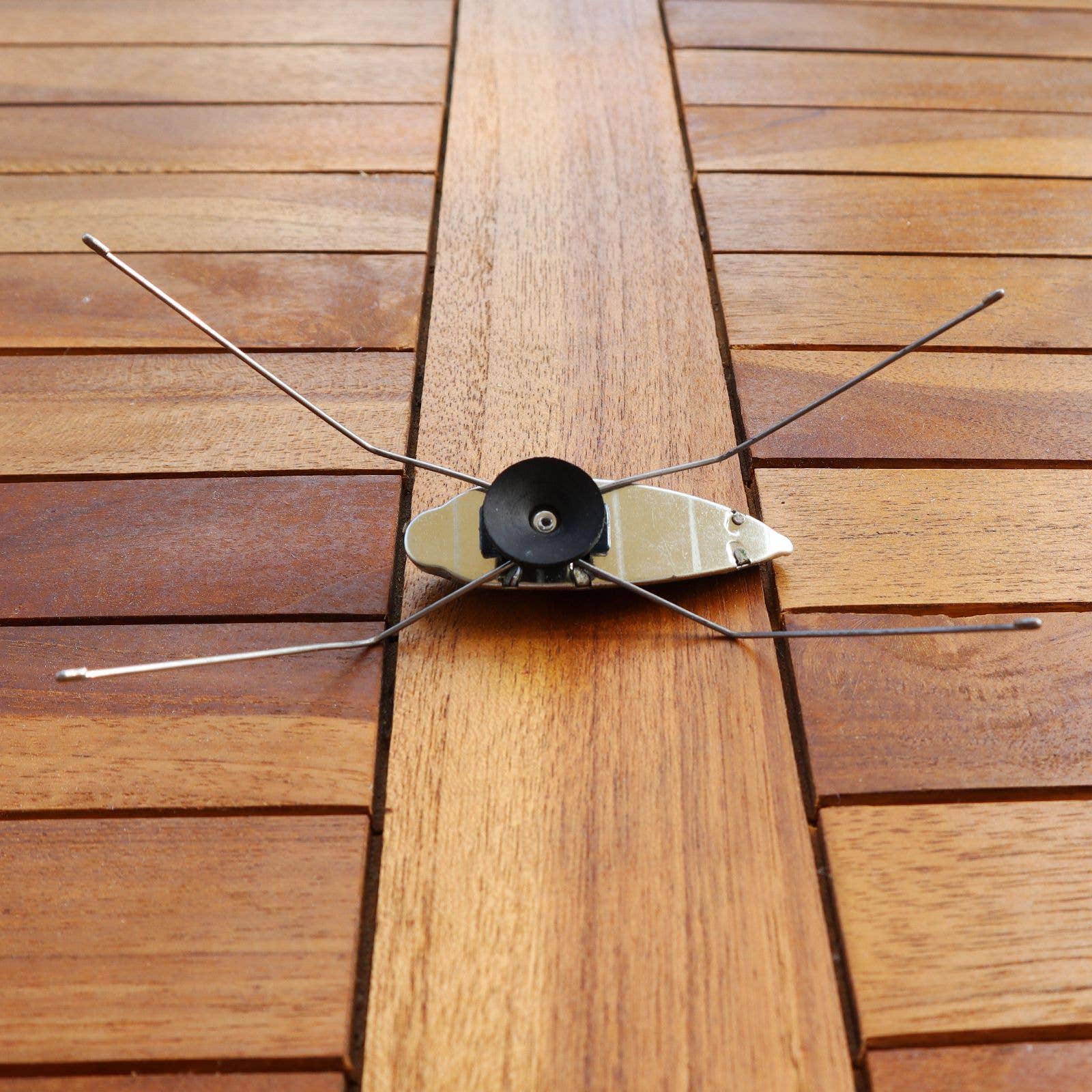 Tribal Trade GmbH - Wholesale Decorative Figurine - Tin toy grasshopper tin to press3