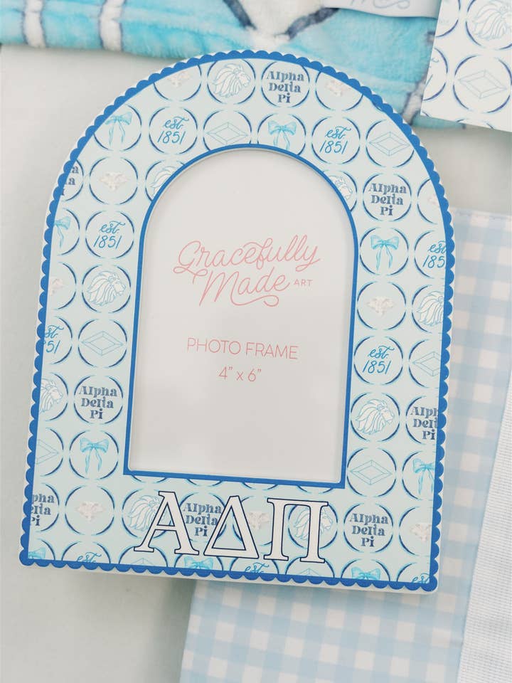 Cadre photo Alpha Delta Pi, Sororité pour la vente par Gracefully Made Art