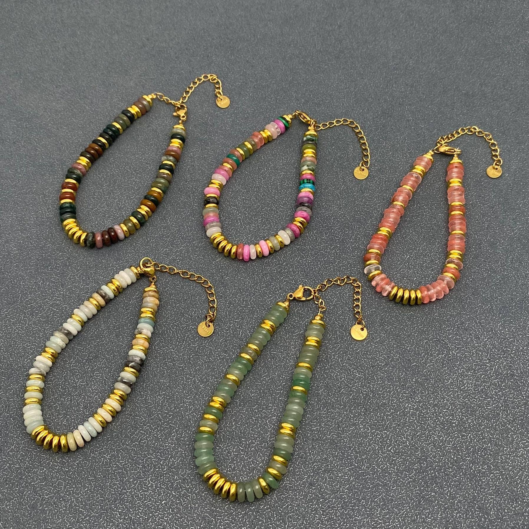 Mio Queena – Großhandel Perlenarmband – Armbänder mit Stein und 18K vergoldeten Edelstahlperlen - FGS/CS6