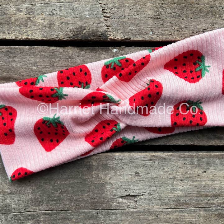 Bandeau Torsadé Extensible - Fraise Rose Clair, Côtelé pour la vente par Harriet Handmade Co.