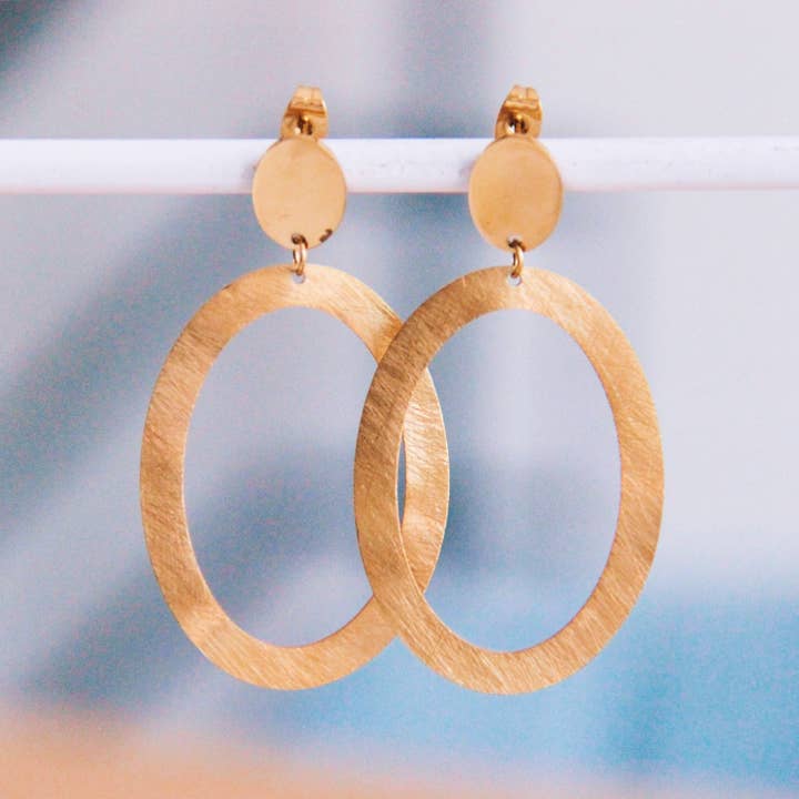 Bazou - Wholesale Dangle Earrings - Statement Earring Large Oval Ring - Gold