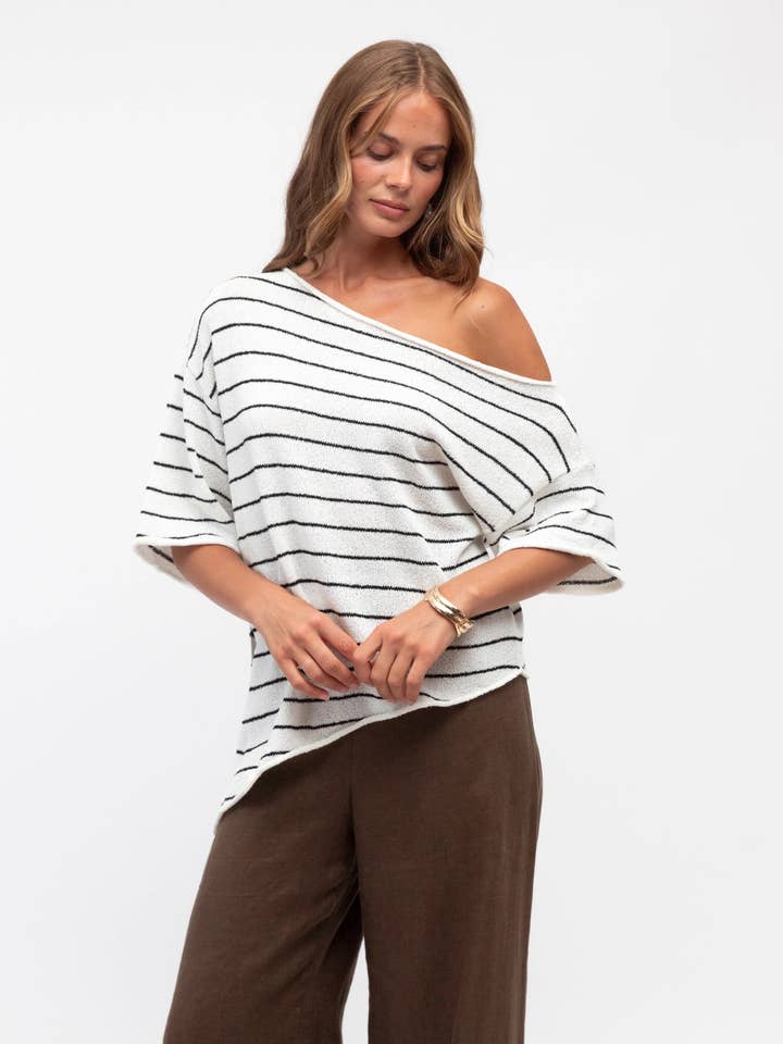 TOP DE MALHA BOUCLÉ DE OMBRO ASSIMÉTRICO por atacado de Global Fashion House