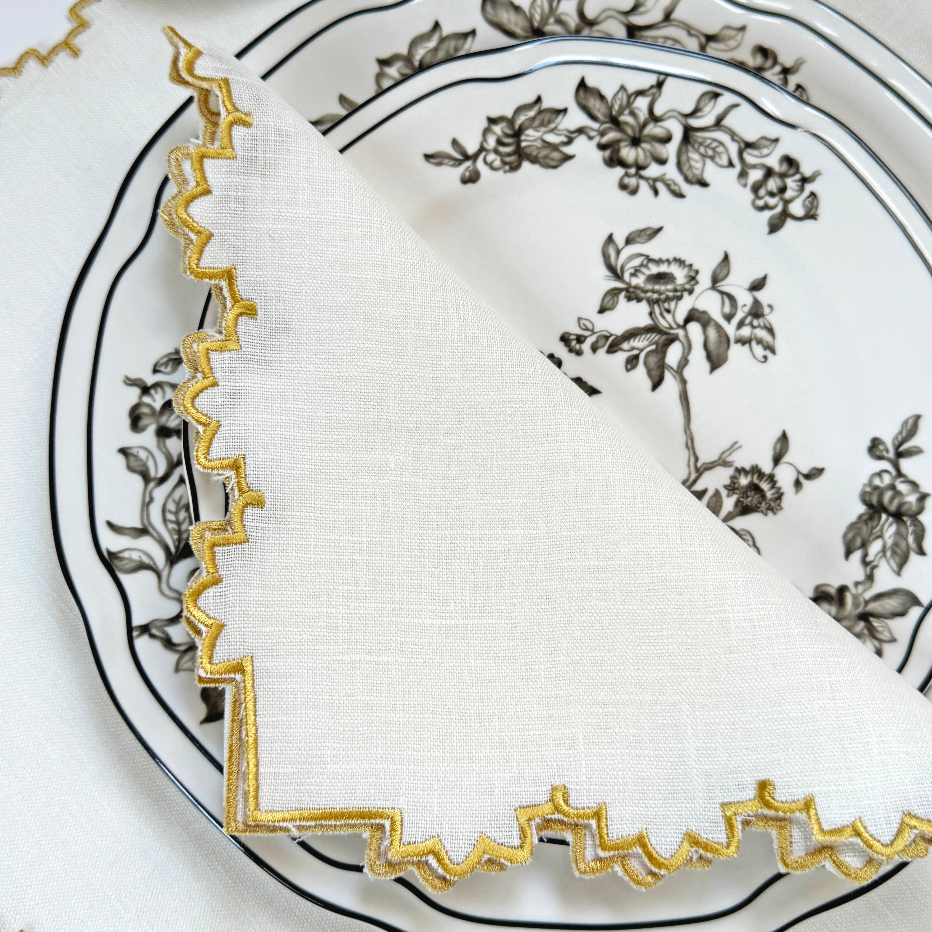 Duggan Society - Wholesale Dinner & Cloth Napkin - Gardenia linen gold napkin (set of 4)1