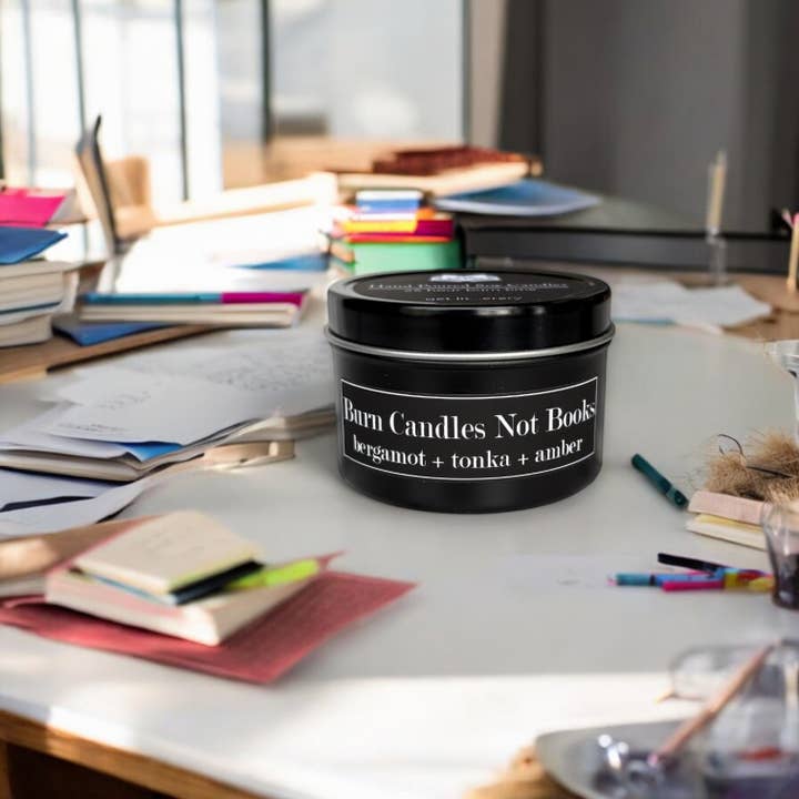 Bougies, pas de livres 4oz Bougie Bergamote + Tonka + Ambre pour la vente par Fly Paper Products