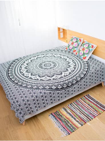 Trapunta mandala bianco e nero per la vendita all'ingrosso da parte di Kimago Look