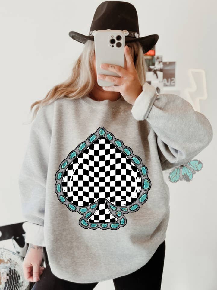 The Branded Blue Roan – Großhandel Sweatshirt mit Grafikdruck – Damen – Karierter Spaten - Weiße Westerngrafik0