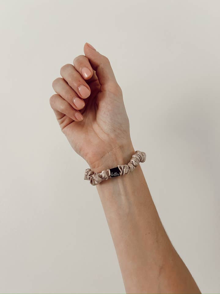 Elastico Skinny Champagne per la vendita all'ingrosso da parte di Butter Beauty