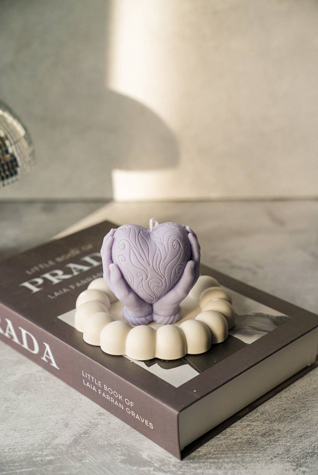 Gokican – wholesale Prydnadsljus – Hands Holding Heart Candle Mors dag Sojavax Heminredning5