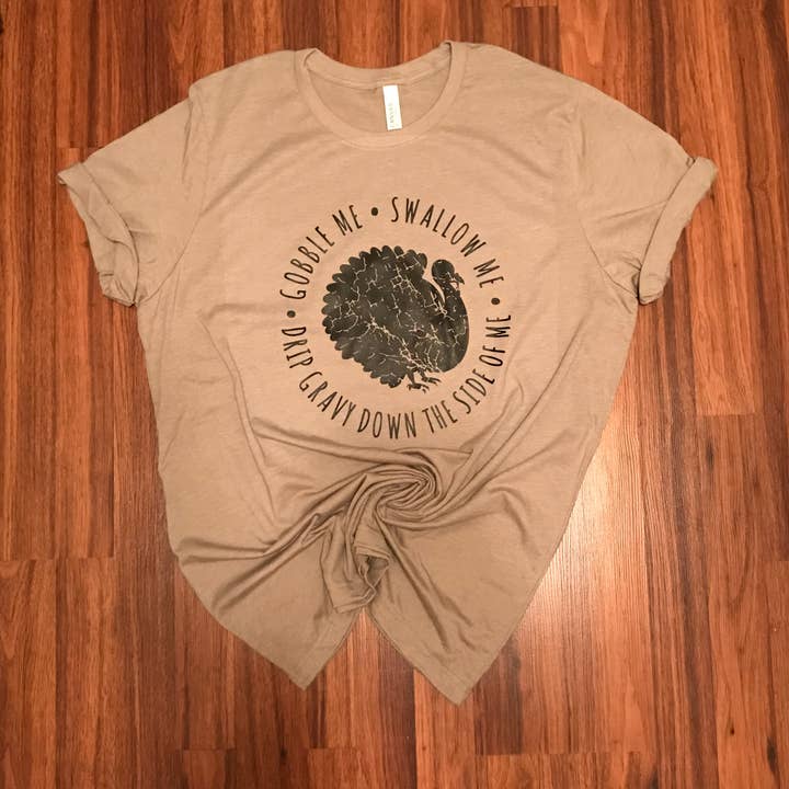 Chemise sérigraphiée Gobble Me Swallow Me pour la vente par Paisley Pineapple Creations