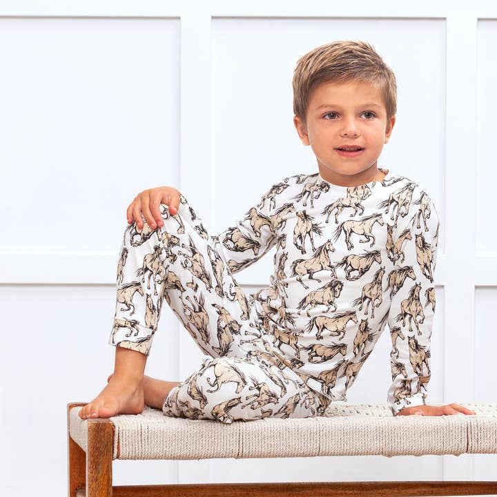 Ensemble de pyjama en bambou Wild Horses pour enfants pour la vente par Tesa Babe