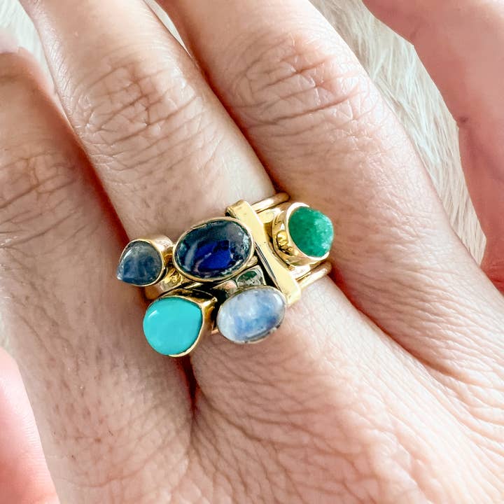 Baizaar – Großhandel Mehrsteinige Ringe – Stapelring aus Messing mit fünf Steinen1