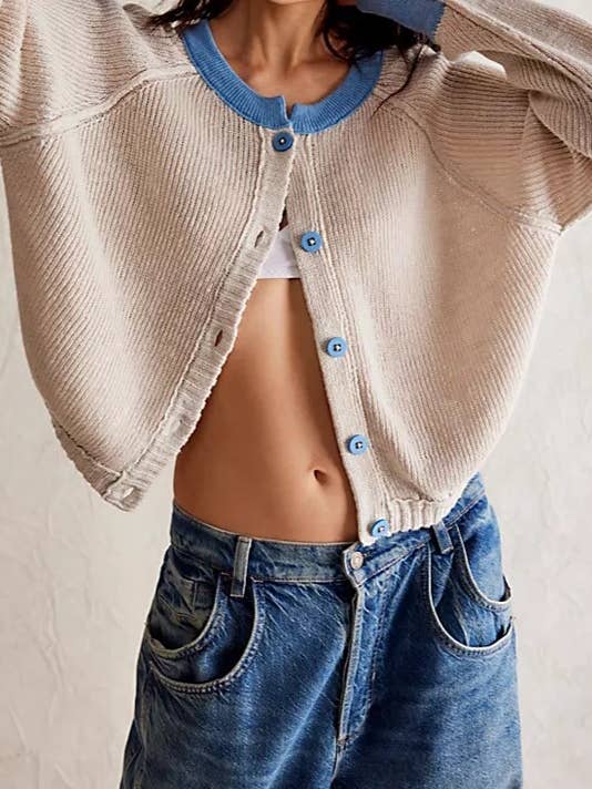 Rosa Clothing - Wholesale Cardigan - Women's - Contrast trim Slouchy button down cropped knit cardigan2